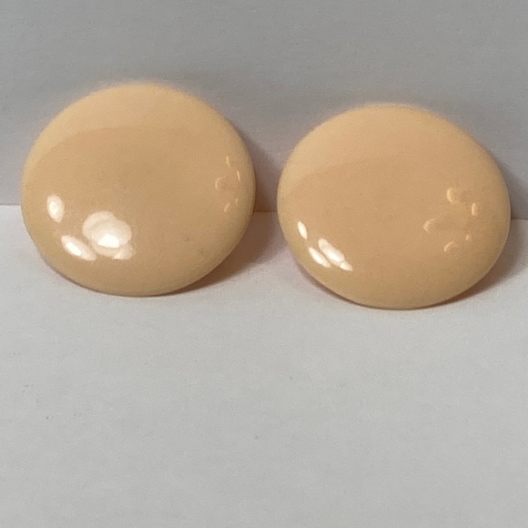 Lightweight Round Peach Clip on Earrings - Picture 1 of 6